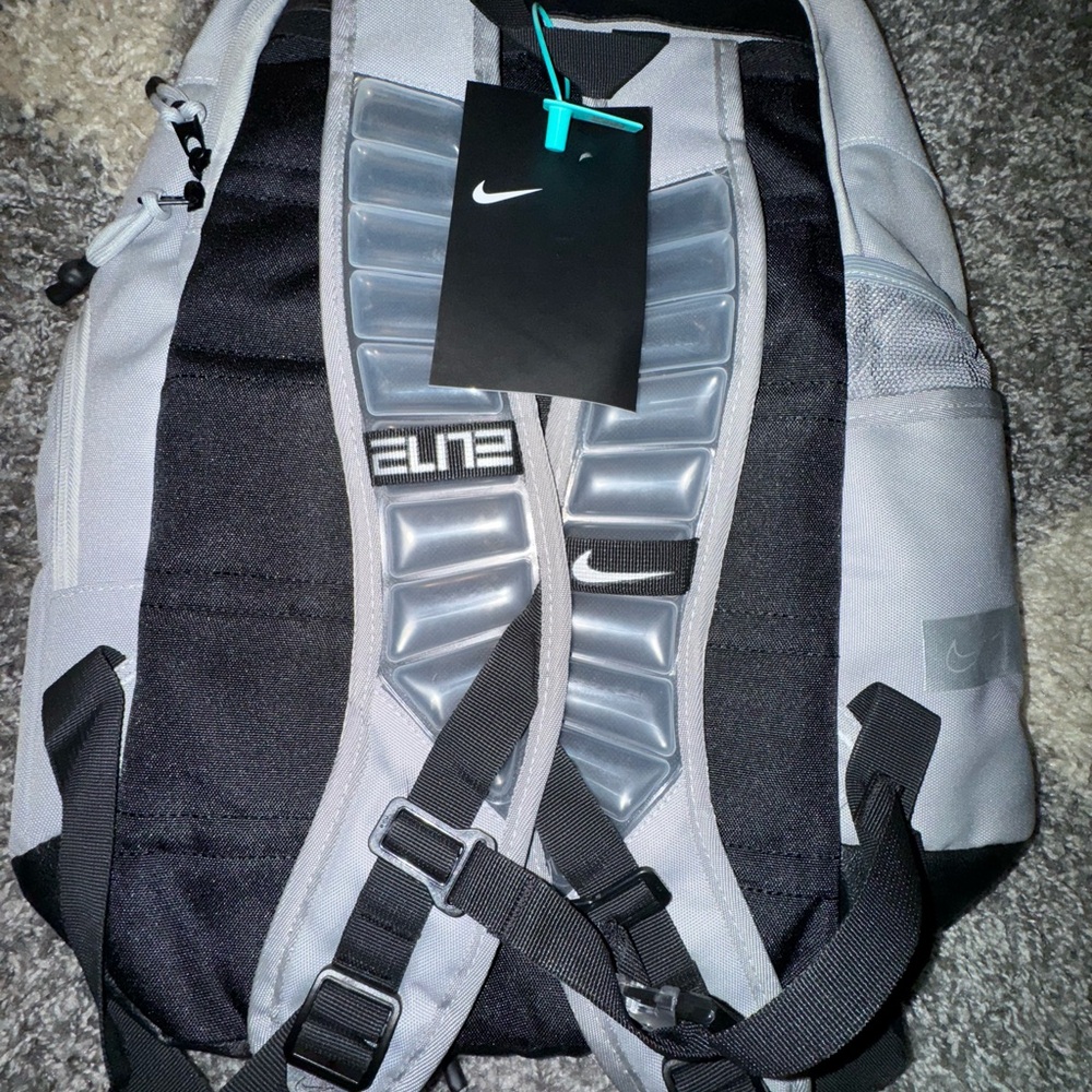 Nike Elite Light Gray Backpack - Picture 3 of 4